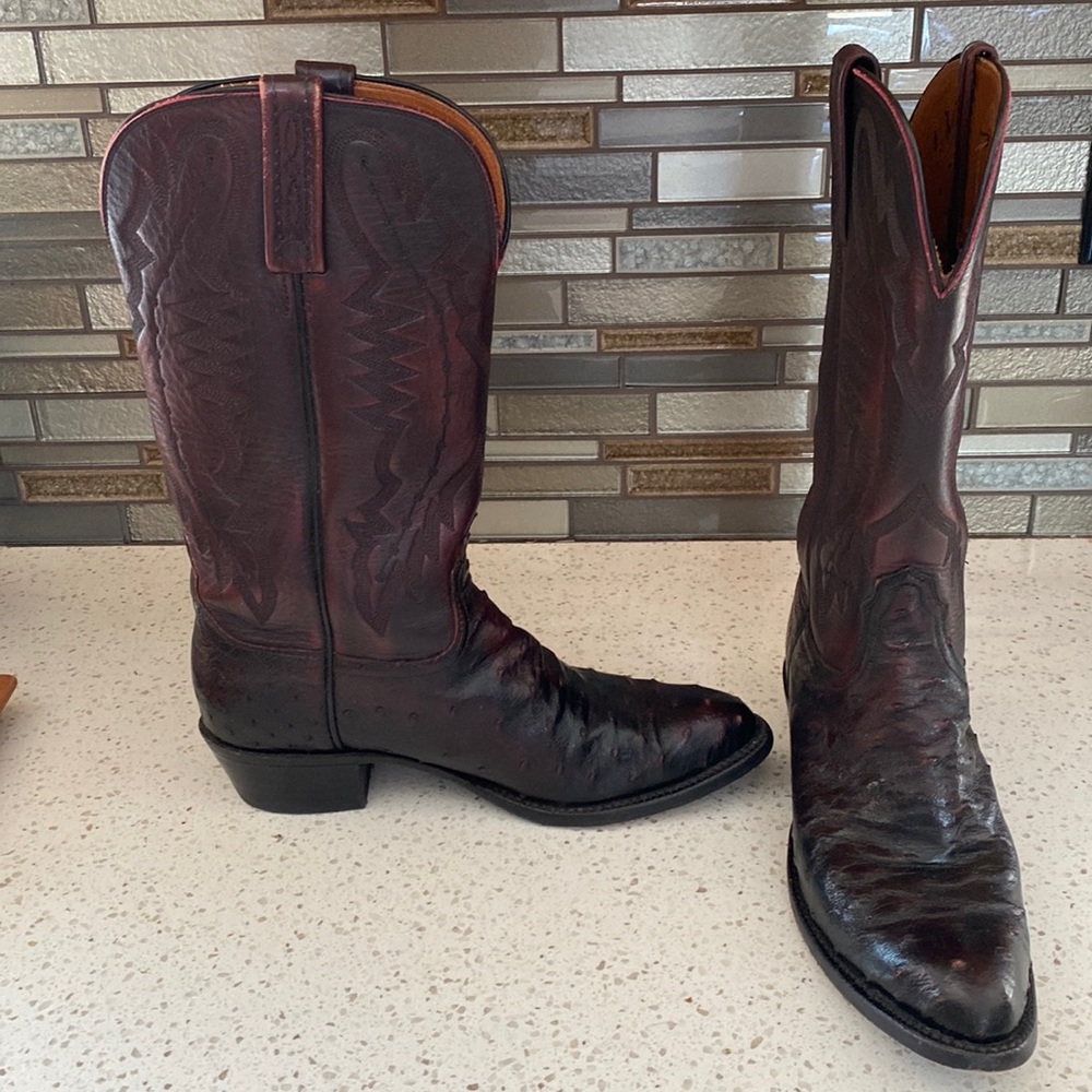 Rare. Luccesse 2000 Full Quill Ostrich Black Cherry Women’s Cowboy Boots Sz 9
